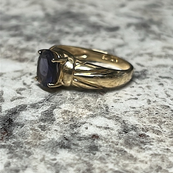 10k Yellow Gold Estate Deep Violet Oval Solitaire Amethyst Textured Band Ring - Picture 5 of 15